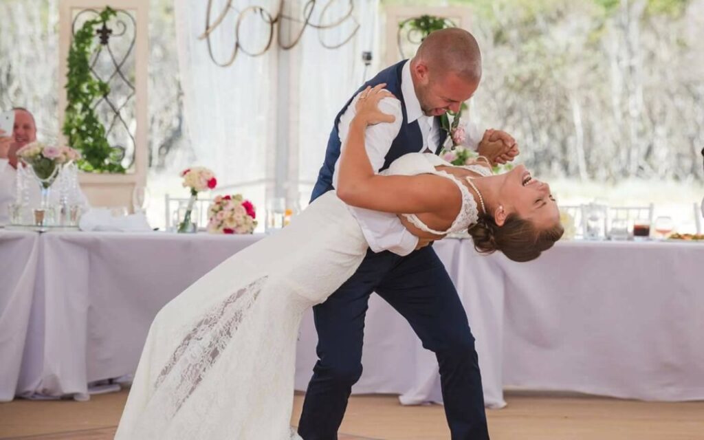 Tutoriales de bailes para novios